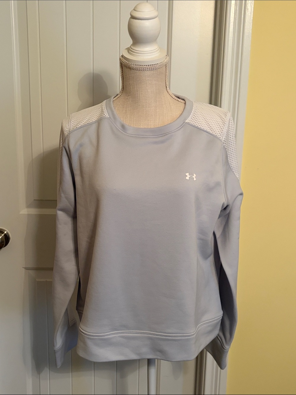 Under Armour Women's Light Gray Crewneck Performance Pullover